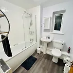 The Purple 5br House By Altoluxoexperience Short Lets & Serviced With Free Parking Apartment