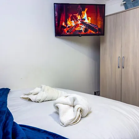 The Purple 5br House By Altoluxoexperience Short Lets & Serviced With Free Parking *