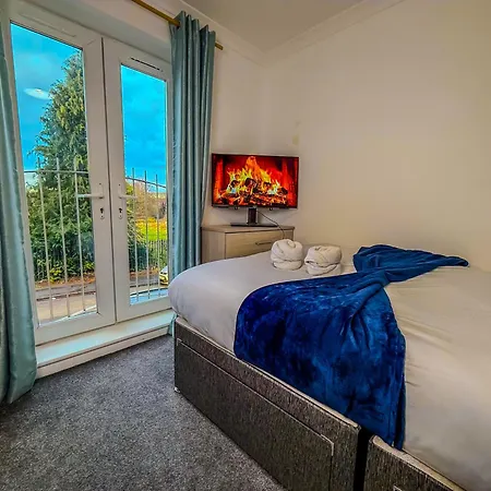 Апартаменти The Purple 5br House By Altoluxoexperience Short Lets & Serviced With Free Parking