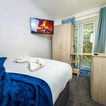 The Purple 5br House By Altoluxoexperience Short Lets & Serviced With Free Parking