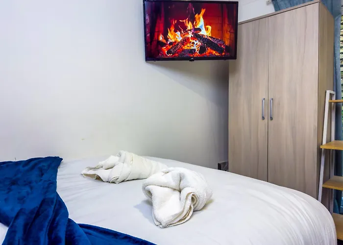 The Purple 5br House By Altoluxoexperience Short Lets & Serviced With Free Parking *