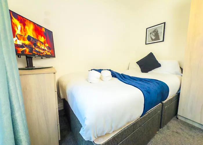 The Purple 5br House By Altoluxoexperience Short Lets & Serviced With Free Parking *