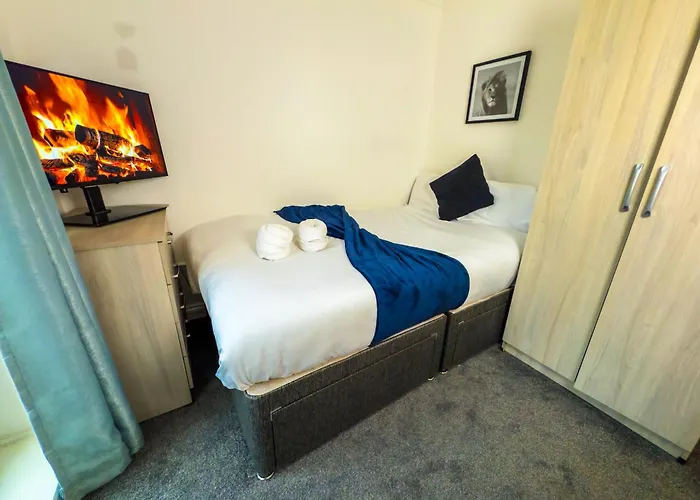 The Purple 5br House By Altoluxoexperience Short Lets & Serviced With Free Parking