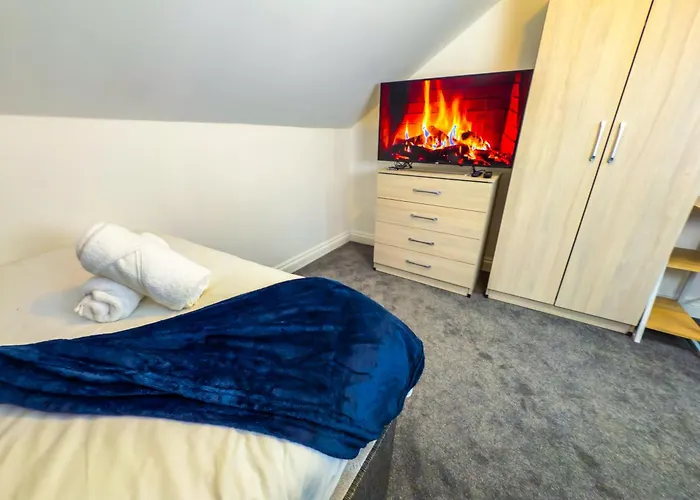 Appartamento The Purple 5br House By Altoluxoexperience Short Lets & Serviced With Free Parking *