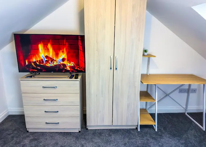 Apartament The Purple 5br House By Altoluxoexperience Short Lets & Serviced With Free Parking