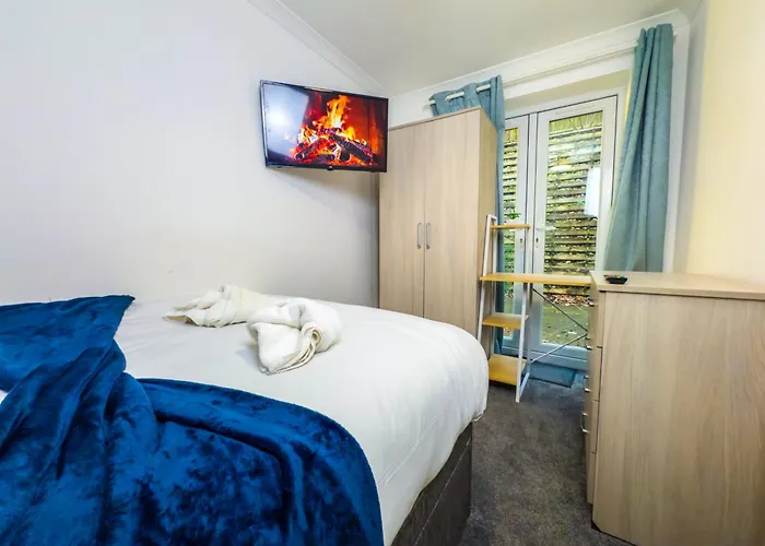 The Purple 5br House By Altoluxoexperience Short Lets & Serviced With Free Parking